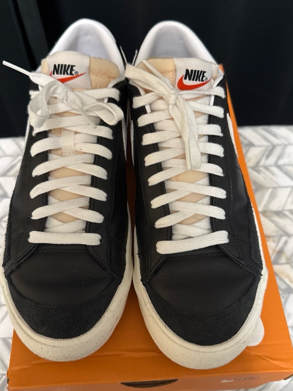 Nike Men’s Blazer Low 9.5 Black & White Low-Top Sneakers - Picture 3 of 6